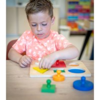 Shape sorting puzzle
